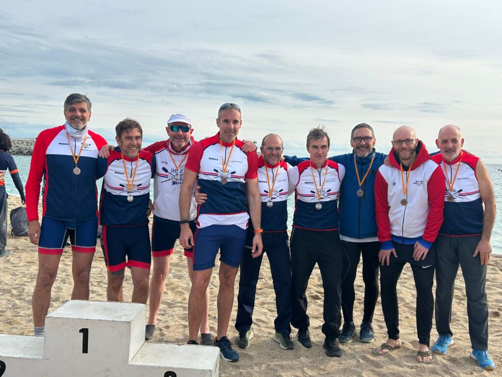 Última regata de lliga de llagut català a Arenys de Mar - CN El Balís